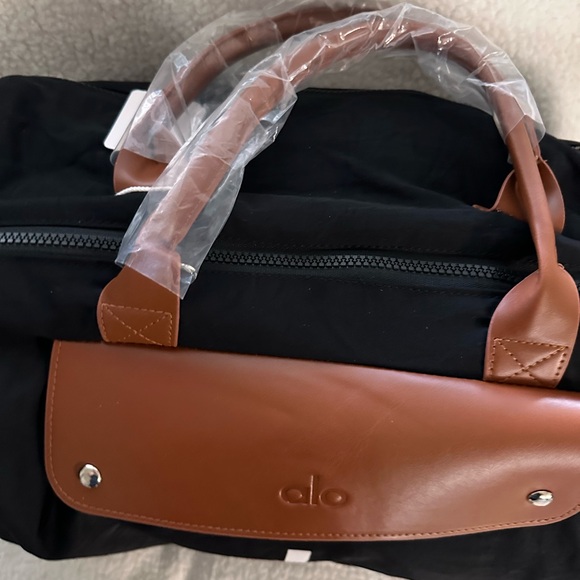 ALO Yoga Black Duffel with Brown  Trim - Picture 5 of 11